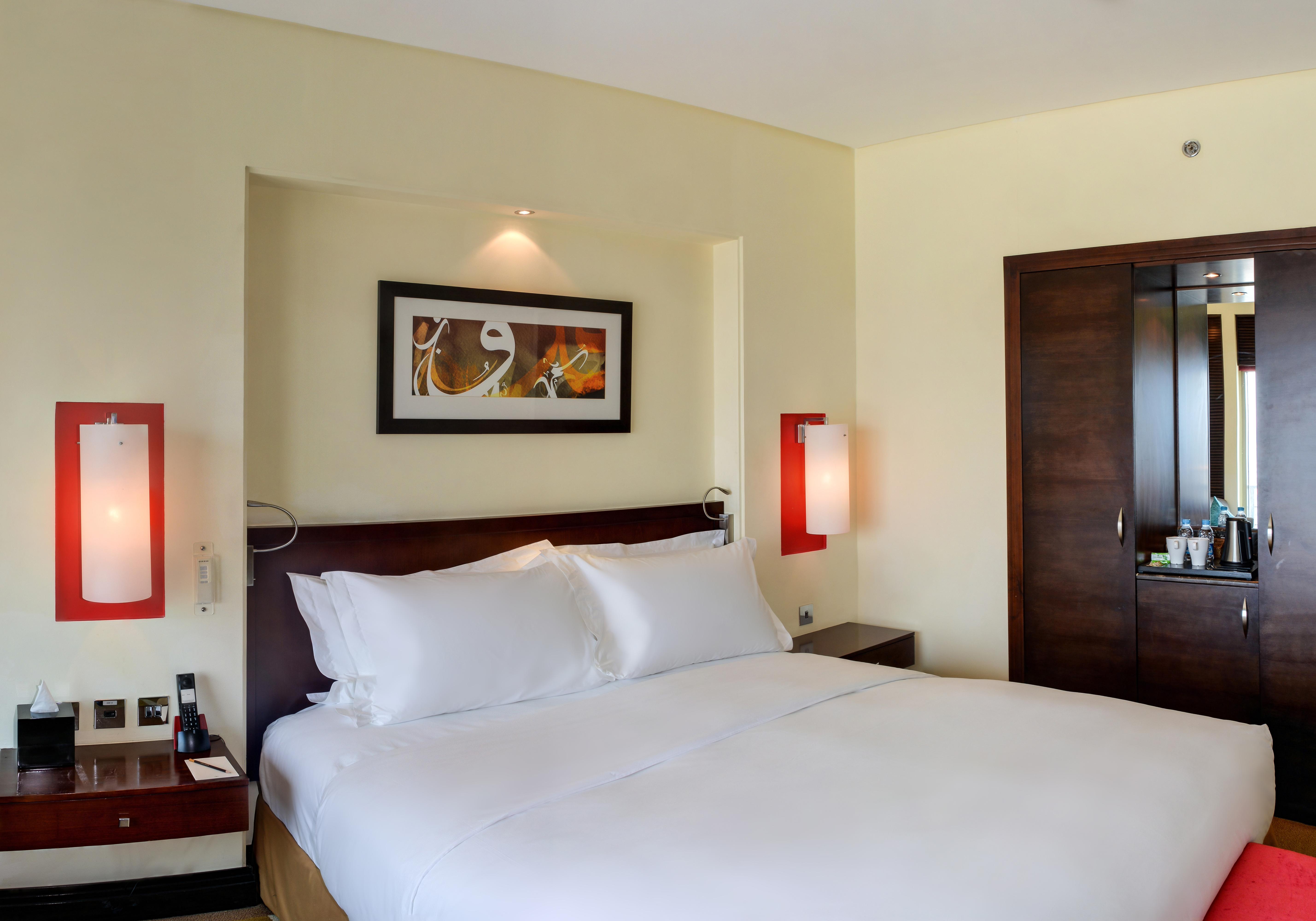 Hotel Sofitel The Corniche 5*