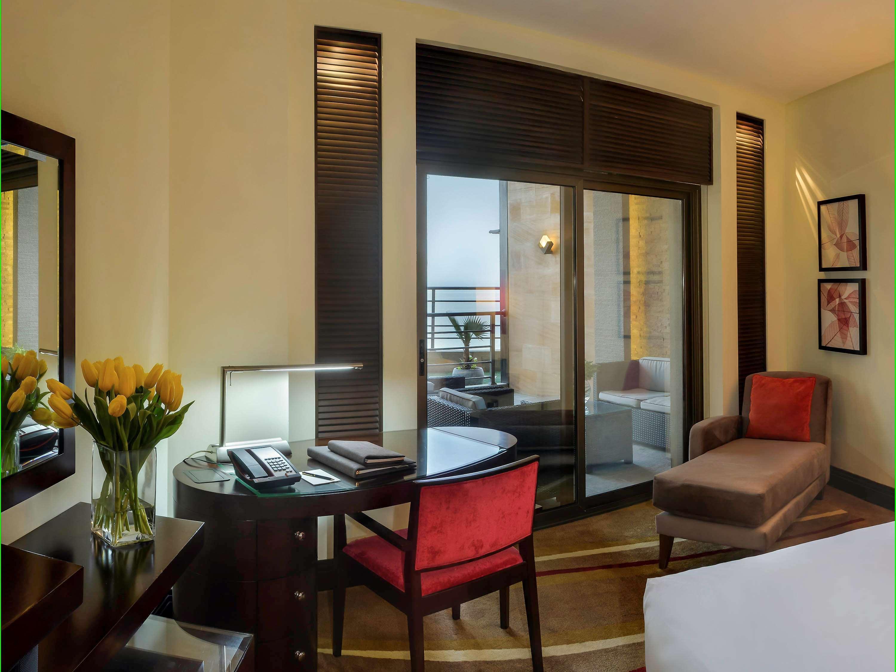 Hotel Sofitel The Corniche 5*