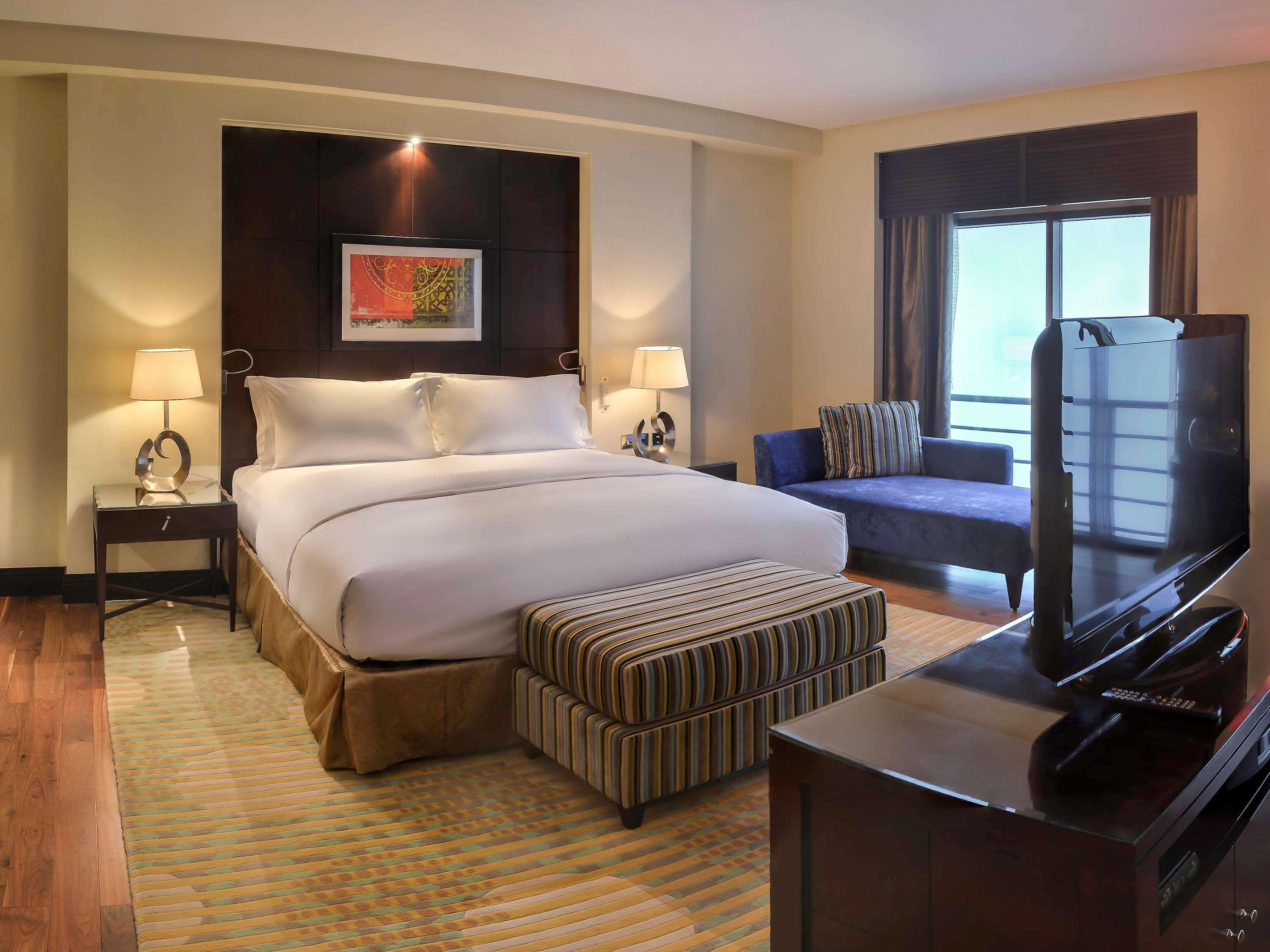 Sofitel The Corniche 5*