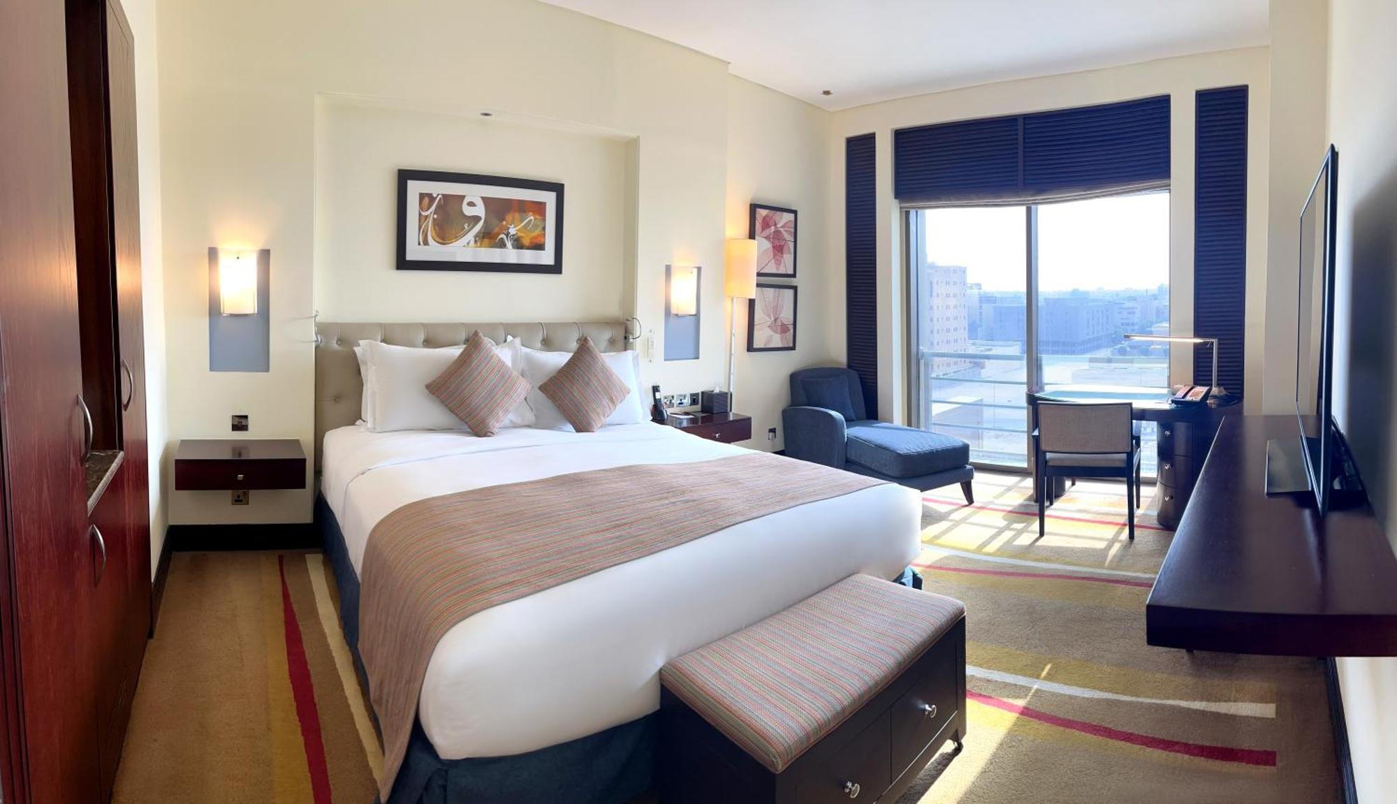 Sofitel The Corniche 5*