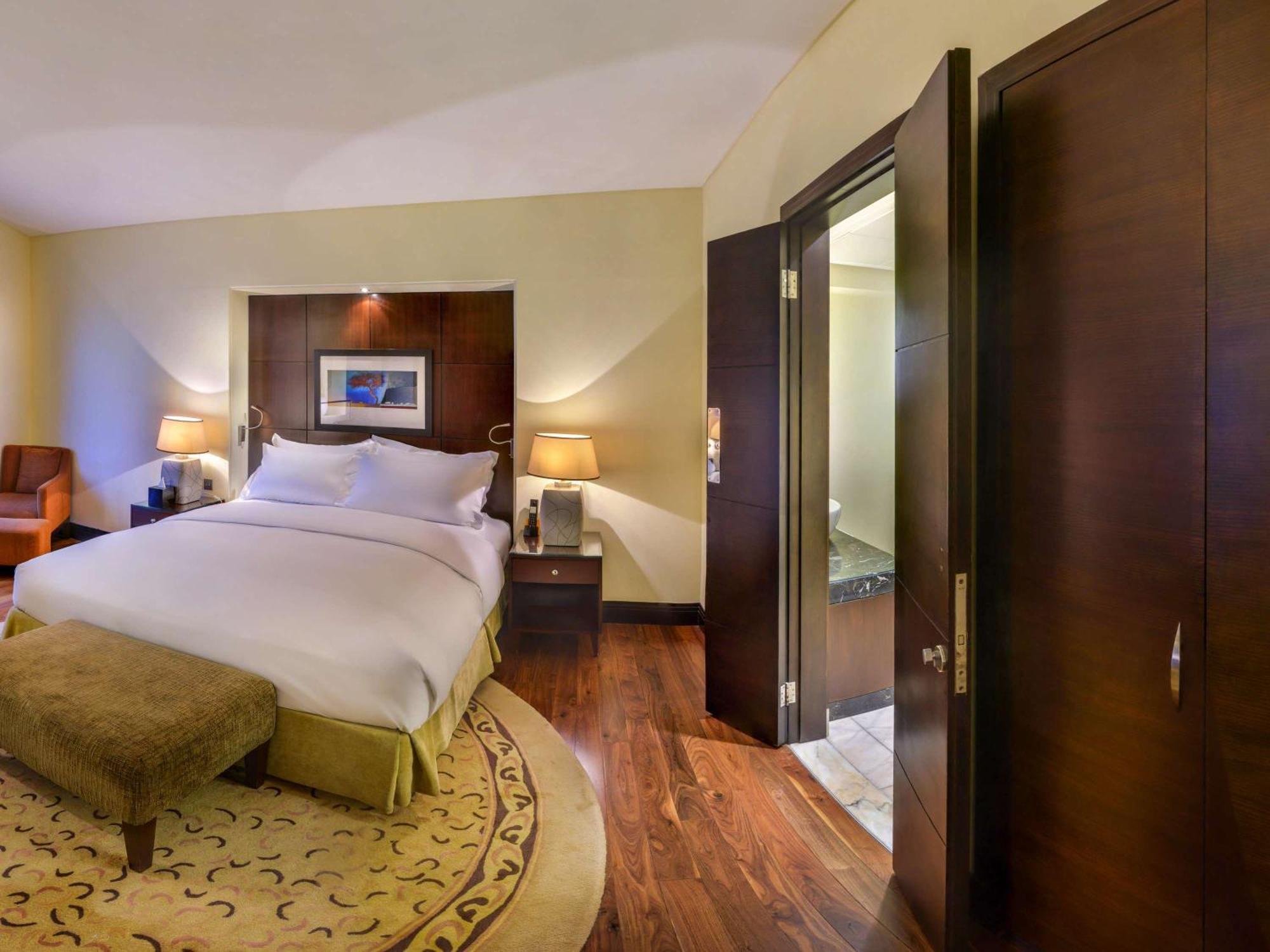 Hotel Sofitel The Corniche 5*
