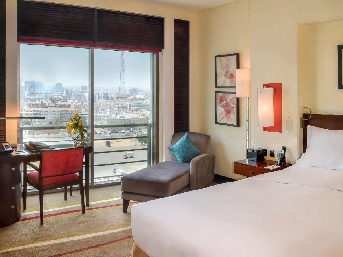 Hotel Sofitel The Corniche 5*